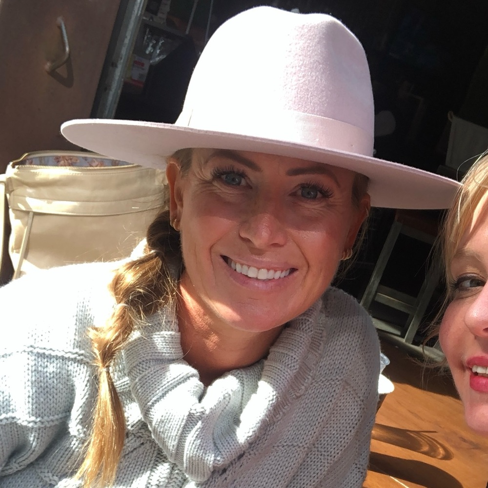 Stylish Wide Brim Rancher Hat in Grey/Lavender
